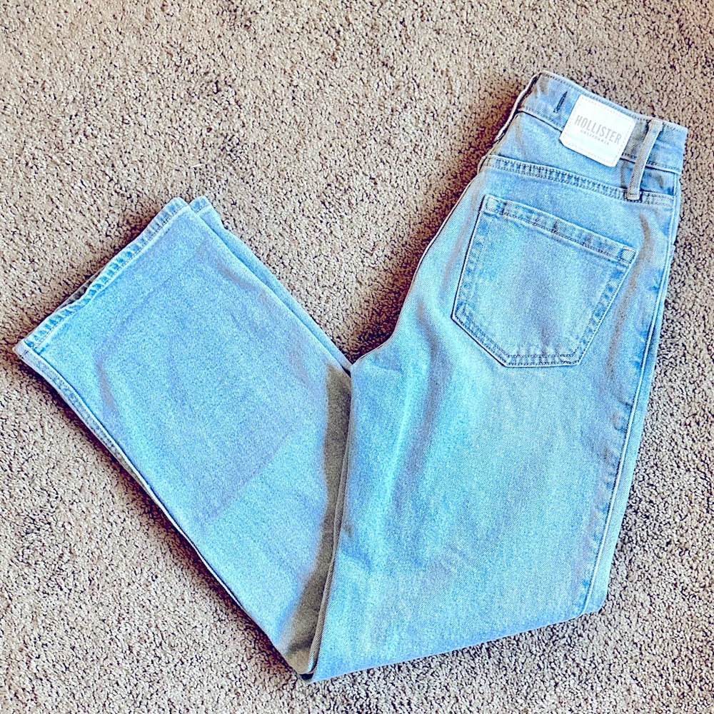 Hollister Ultra High Rise Dad Jean Light Wash Size 0 Short